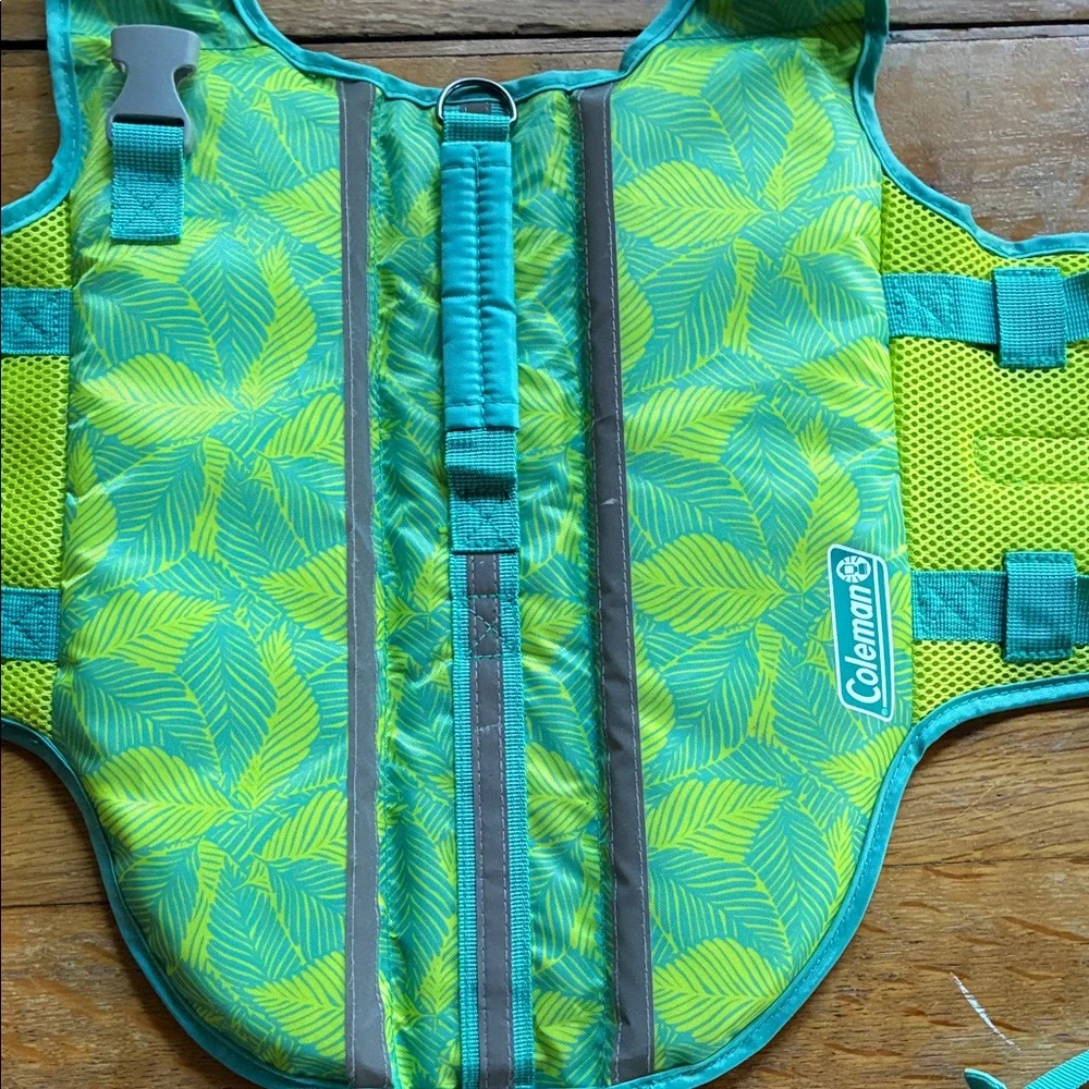 Coleman Vibrant Green Pet Swim / boating/ river walks / canoeing/ pool